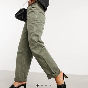 Pantalon long kaki style mom’s jeans.